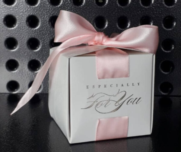 White Pink Gift | 2